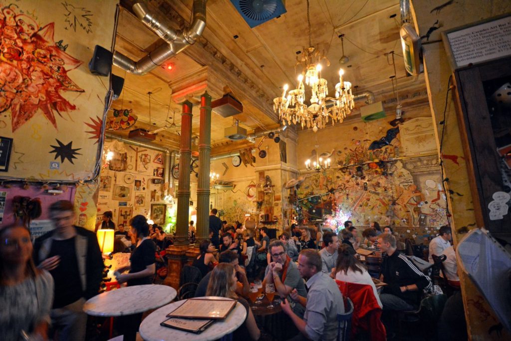 Csendes Letterem Vintage Bar & Cafe Budapest