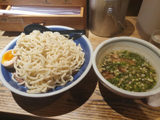 shugetsu tsukemen and broth