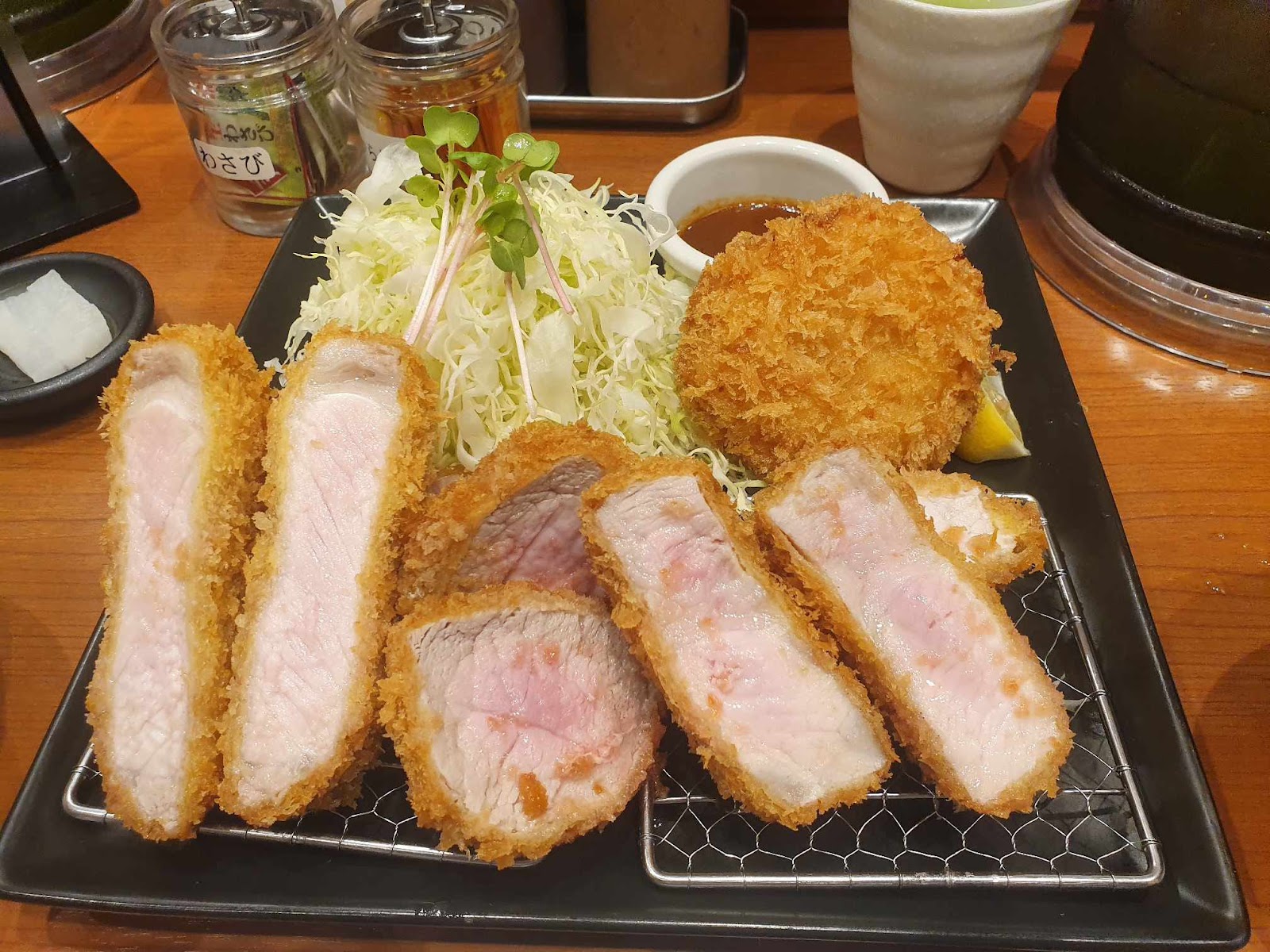 とんかつ さくら亭 天満橋店 tonkatsu combo platter with croquette