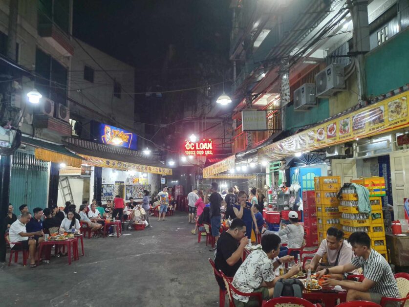 Oc Loan restaurant in District 3 Saigon