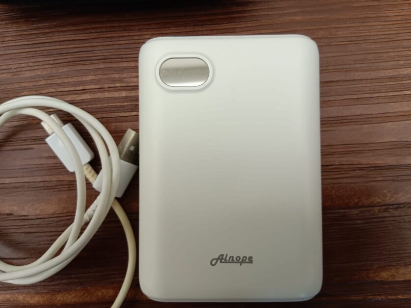 AINOPE power bank and connector