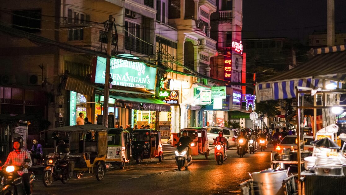 Phnom Penh markets and restaurants at night with tuk tuks