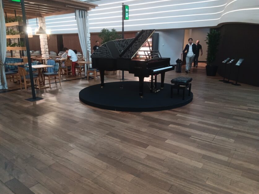 piano at international business lounge Turkish Airlines Istanbul