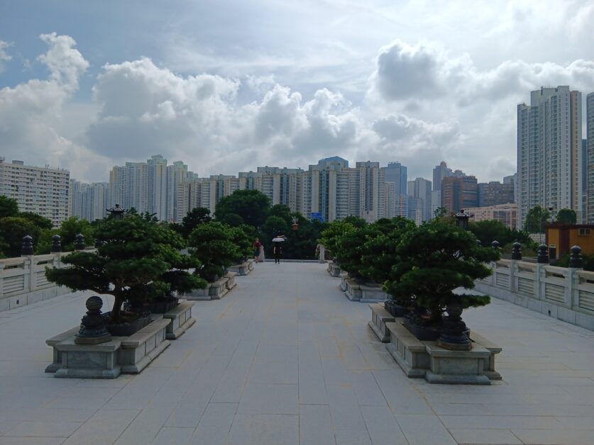 pedestrian bridge from Chi Lin Nunnery to Nan Lian Garden