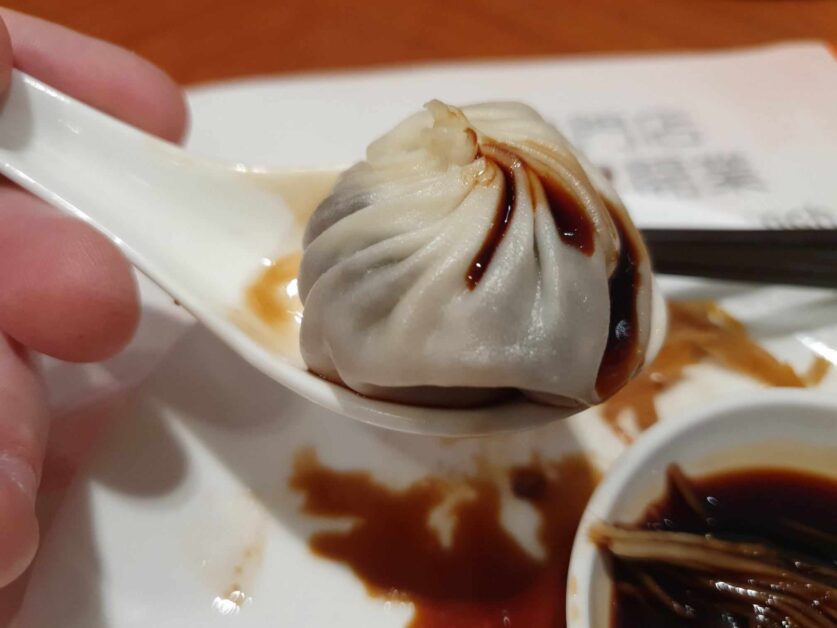 xiaolongbao with sauce