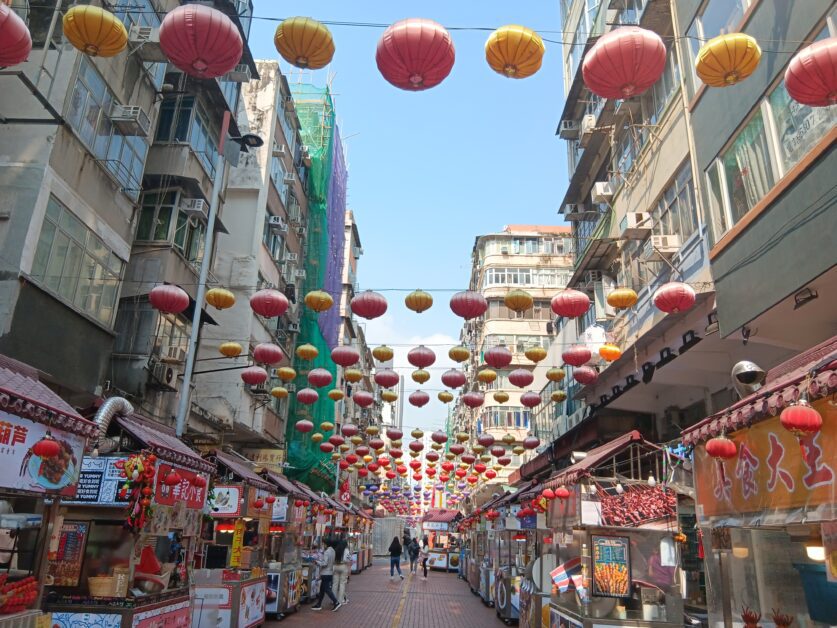 Temple Street night market during day