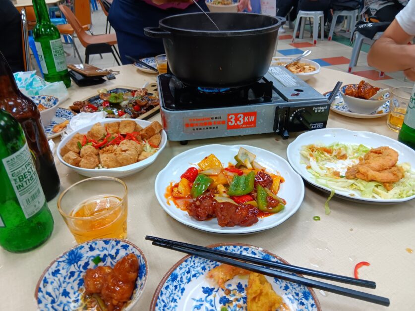 typical dishes from Cantonese cooked food center