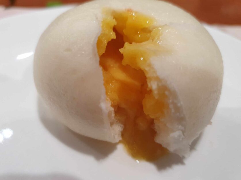 egg yolk custard bun